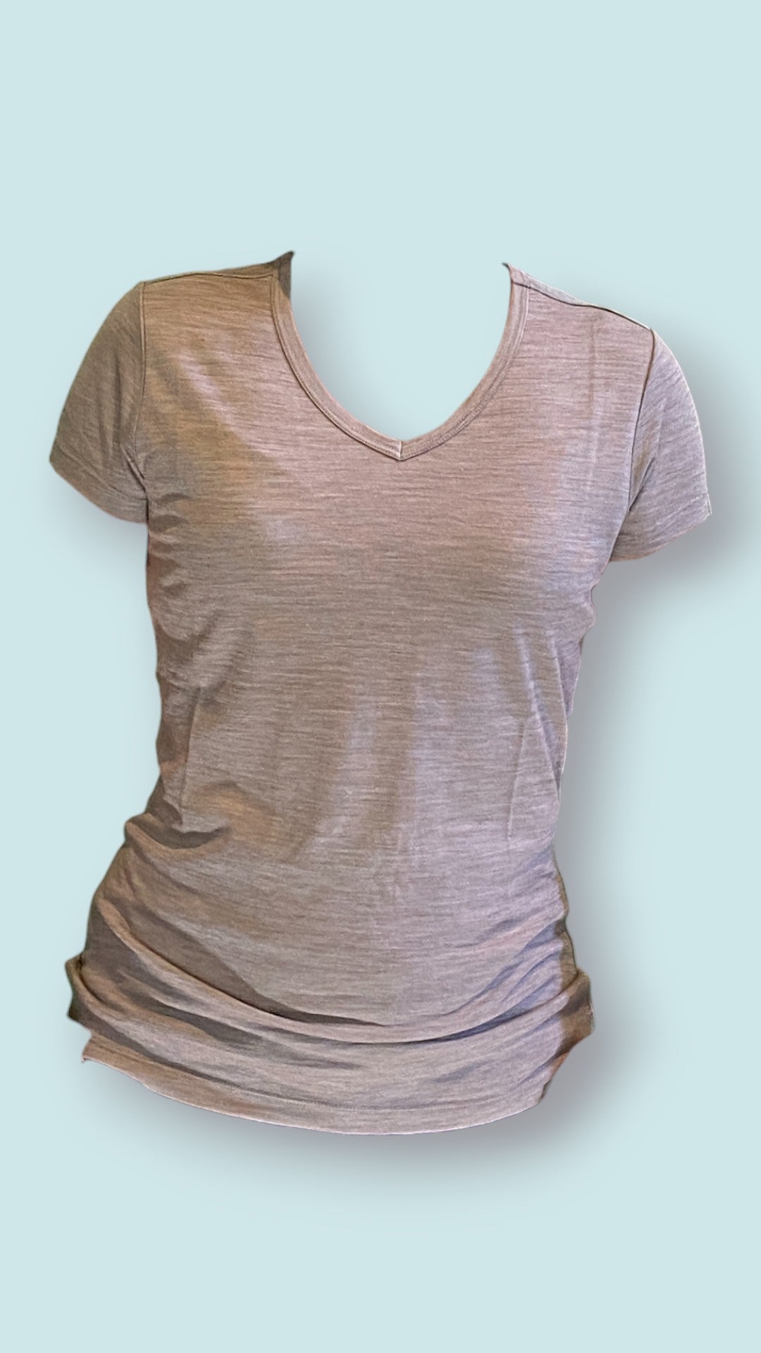 Women v-nack t-shirt (Light brown stripes)